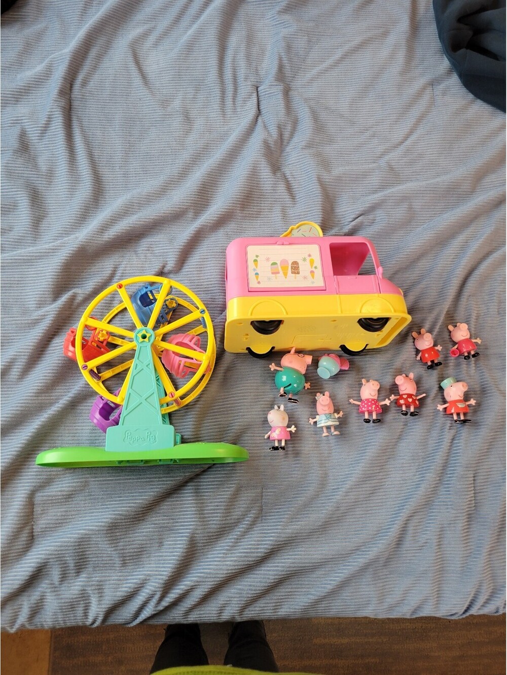 Peppa Pig Ice Cream Truck Playset w Ferris Wheel and Figures